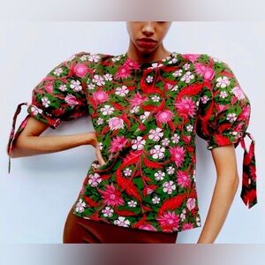 Zara floral tied puff sleeve top. Size S